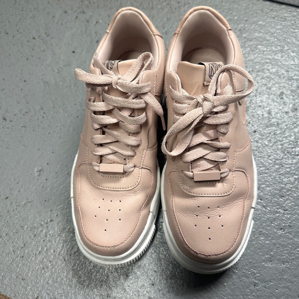 Nike Women's Air Force 1 in Light Pink